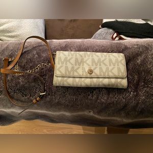 Michael kors crossbody